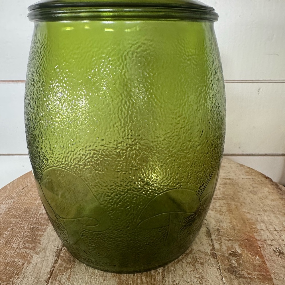 Vintage Bartlett Collins 1970’s Green Mushroom Canister With Chipped Lid